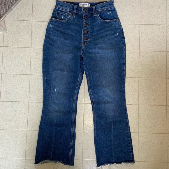 NEW Abercrombie & Fitch Ultra High Rise Kick Flare Blue Jeans - Curve Love 26/2S - Picture 3 of 5